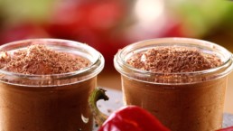 Recette de mousse au chocolat au jus de pois chiche et piment d'espelette