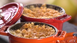 Recette de Crumble aux poires et comté - Carinne Teyssandier