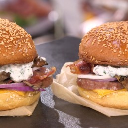 Burger au saucisson - Carinne Teyssandier