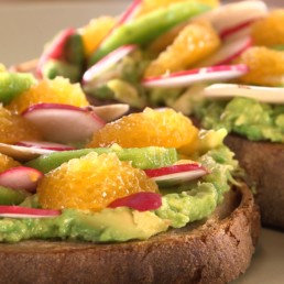 Recette de Tartine froide à l'avocat - Carinne Teyssandier