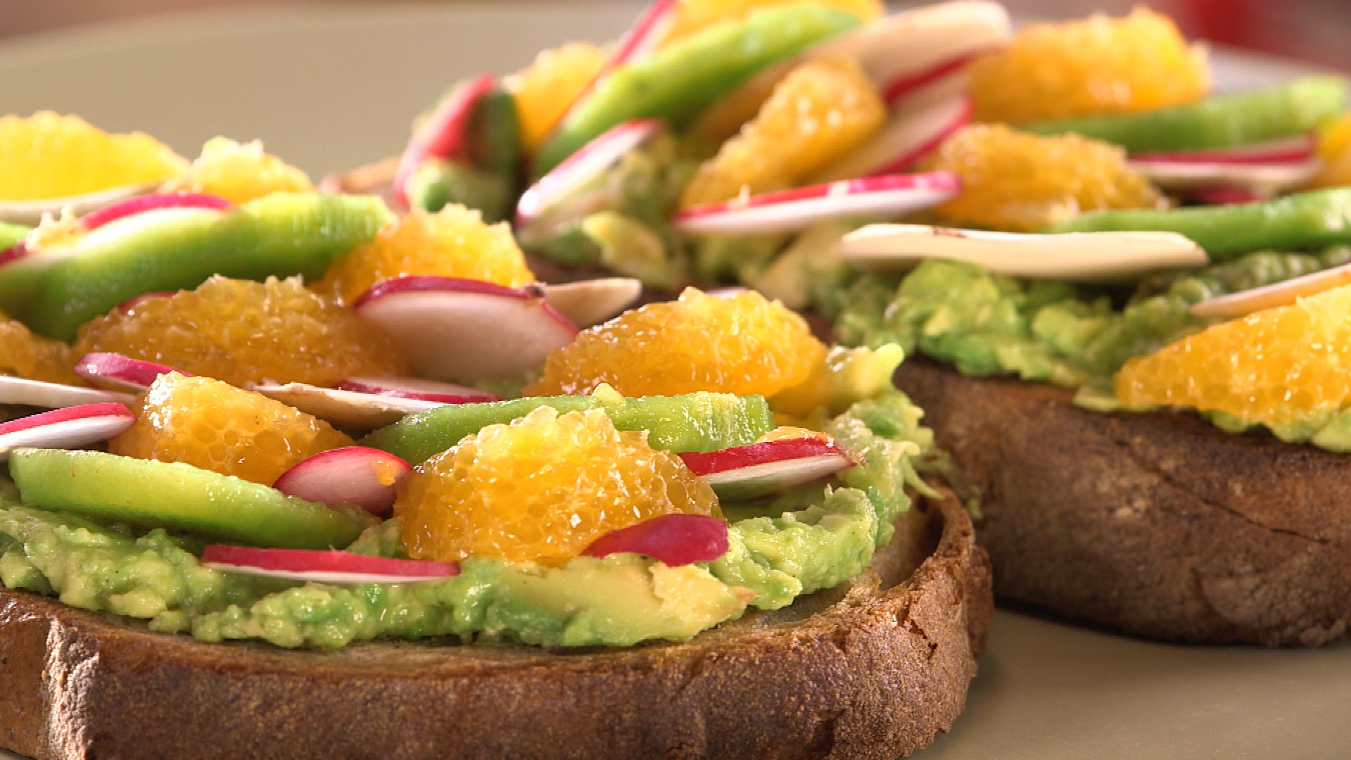 Recette de Tartine froide à l'avocat - Carinne Teyssandier