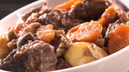 Recette du boeuf bourguignon - Carinne Teyssandier.