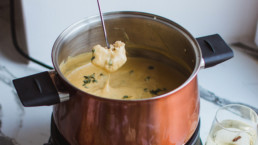 Recette de Fondue au fromage comté zoom - Carinne Teyssandier