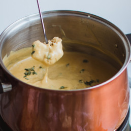 Recette de Fondue au fromage comté zoom - Carinne Teyssandier